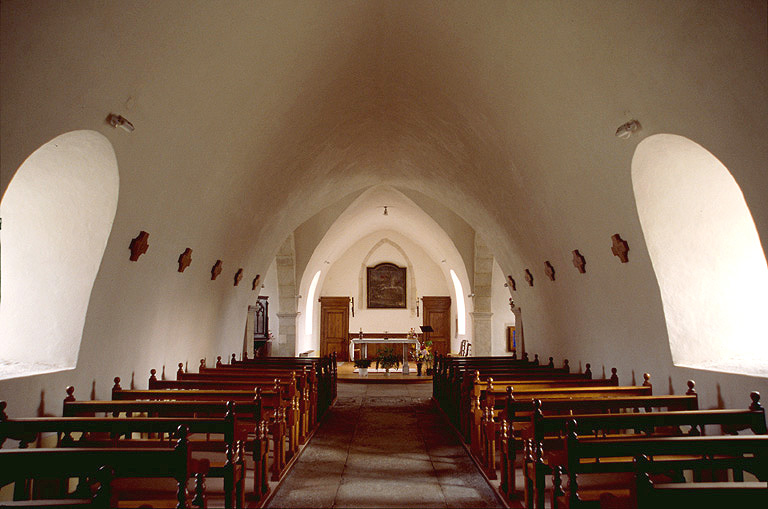 Nef et choeur vus depuis l'entrée.