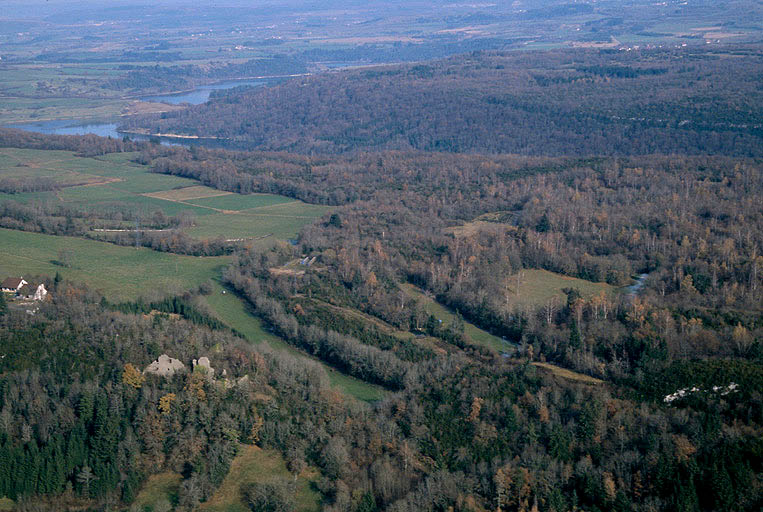 Vue aérienne du site depuis l'ouest.