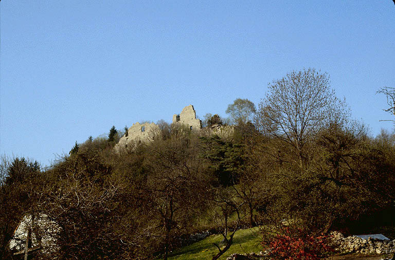 Vue depuis le village à l'ouest.