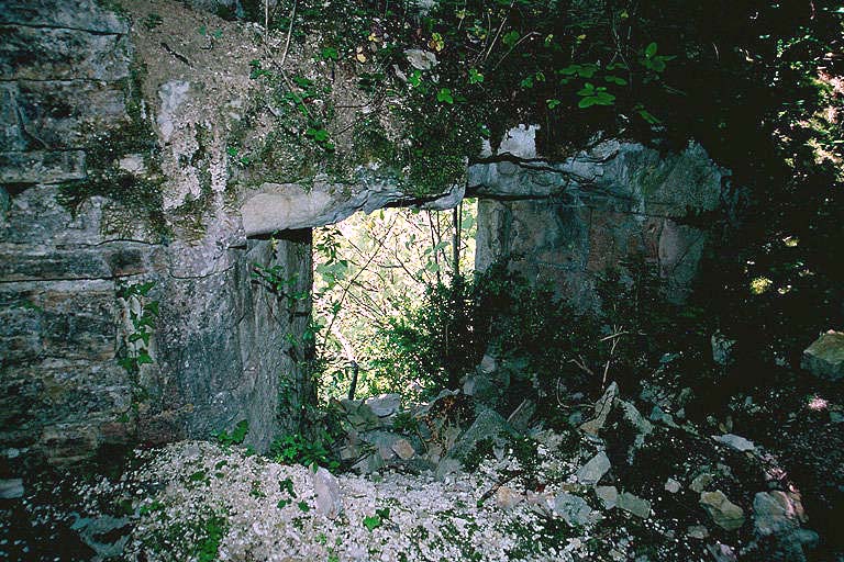 Côté ouest du château : élévation intérieure : baie.