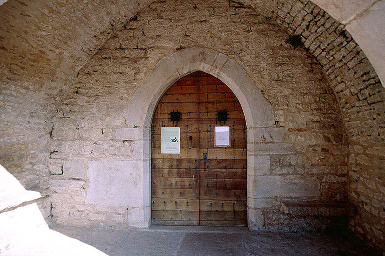 Façade antérieure : porche.