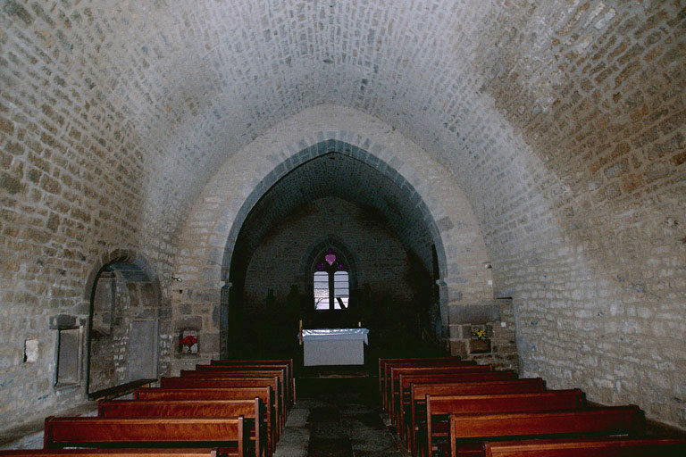 Nef et choeur vus depuis l'entrée.