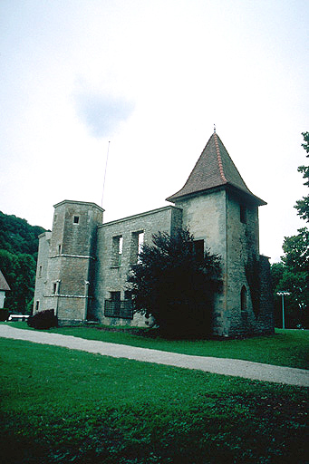 Façade antérieure est et tour nord.