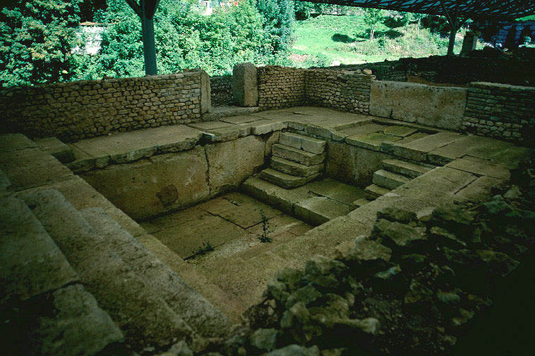 Piscine au sud.