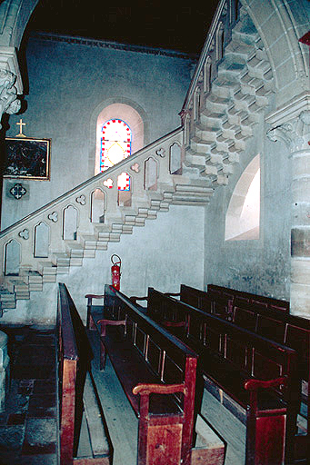 Escalier de la tribune à l'ouest.