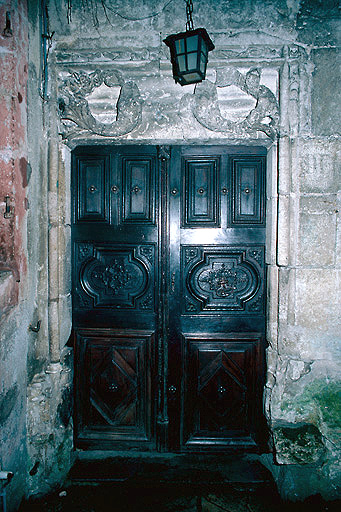 Tour d'escalier : porte.