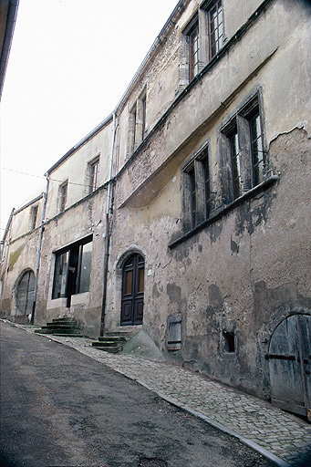 Façade principale vue depuis la rue au nord.