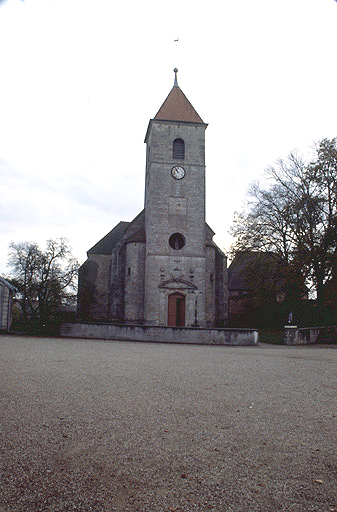 Façade principale à l'ouest.