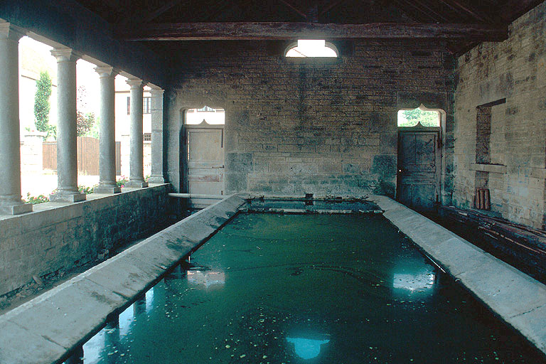 Lavoir : vue interieure.