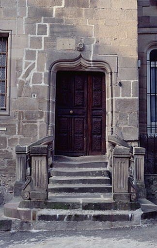 Porte d'entrée au sud.