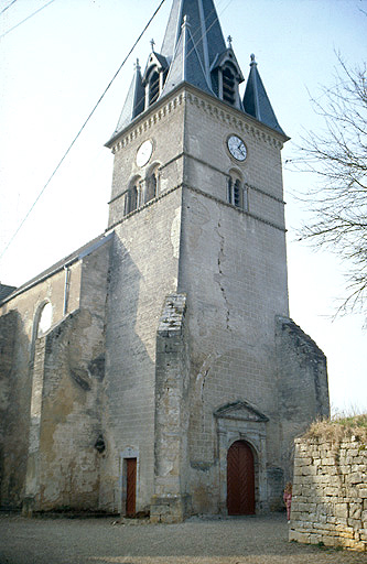 Clocher à l'est.