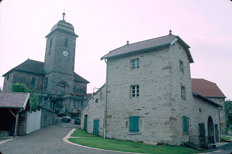 Logis à l'est.