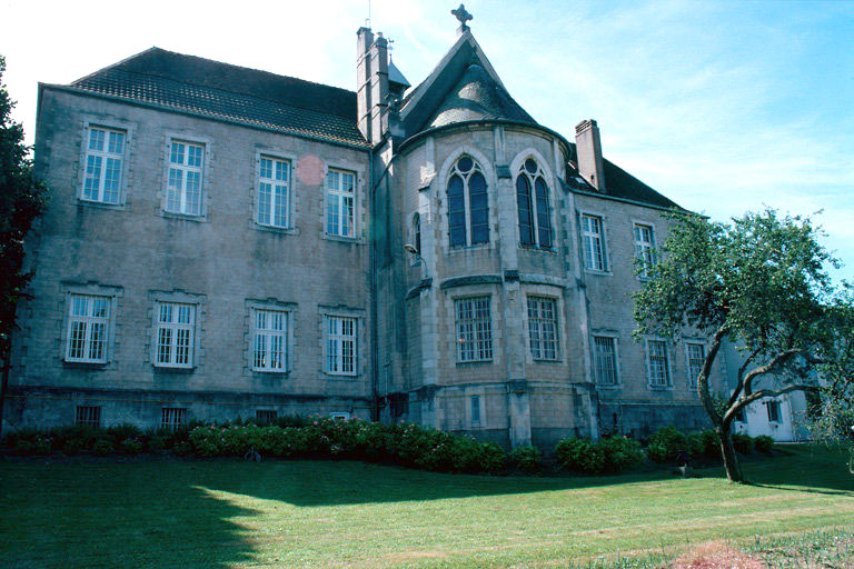 Façade sur jardin à l'ouest.