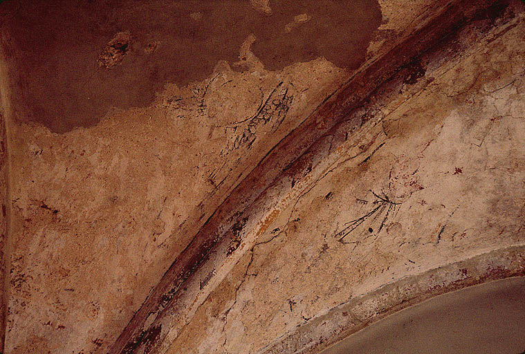 Vestiges de peinture murale sur la voute du choeur.