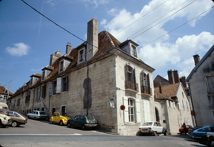 Vue d'ensemble depuis le sud-ouest.