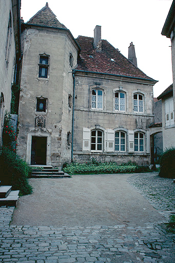 Façade sud sur cour.