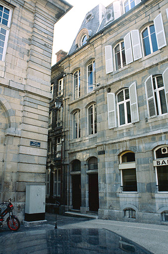 Façade est : détail.