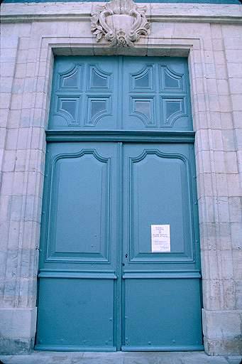 Façade principale : porte.