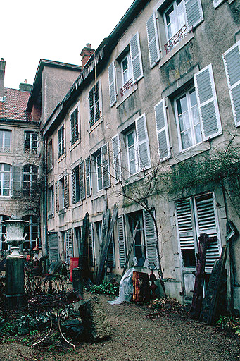 Corps de bâtiment en retour au sud côté jardin.