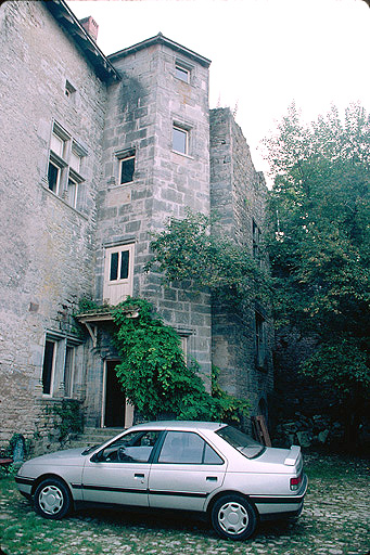 Façade ouest : tour d'escalier.