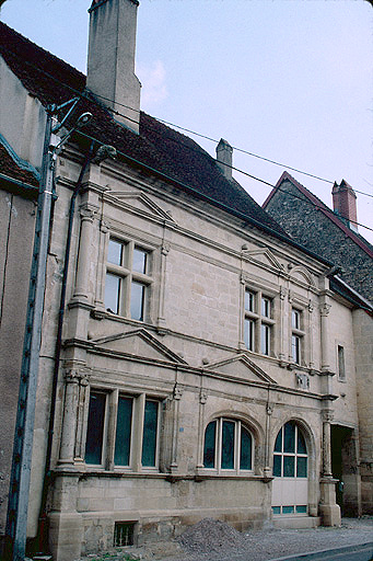 Façade sur rue vue du sud.