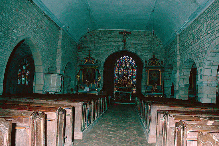 Eglise : nef en direction du choeur