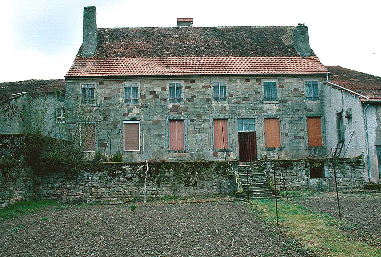 Façade sur jardin au sud.