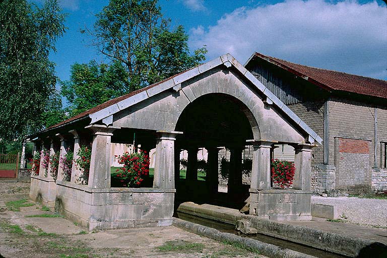 Lavoir : façade ouest.