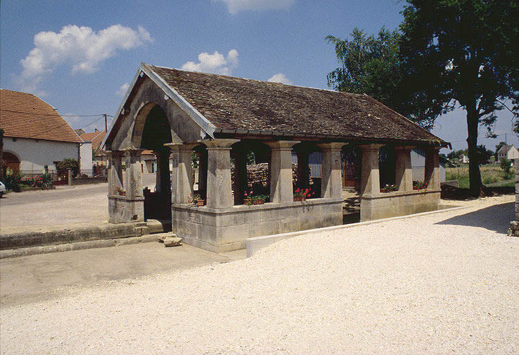 Lavoir : façade sud.