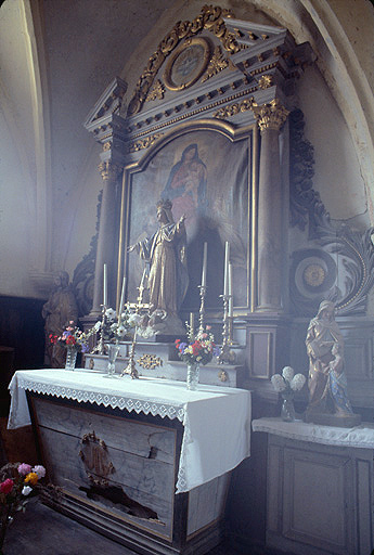 Autel et retable de la deuxième chapelle latérale gauche.