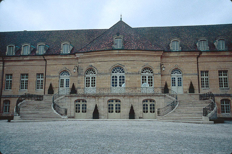 Logis : façade sud.