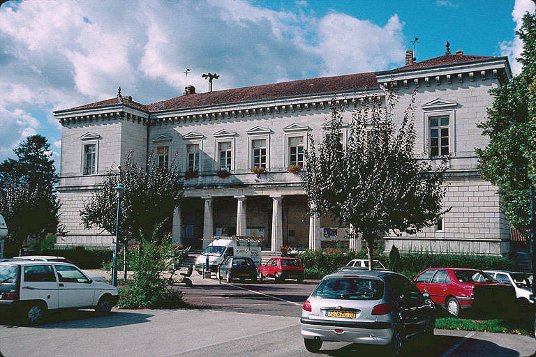 Façade principale au sud.