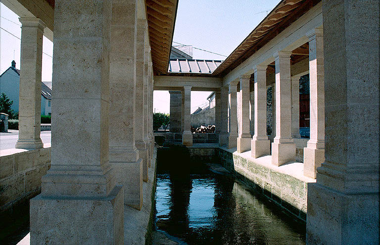 Bassin du lavoir vu vers le sud.