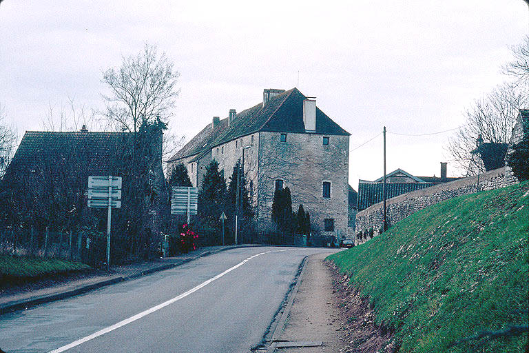 Vue lointaine depuis le nord-est.