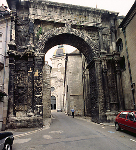 Porte noire : vue d'ensemble côté nord