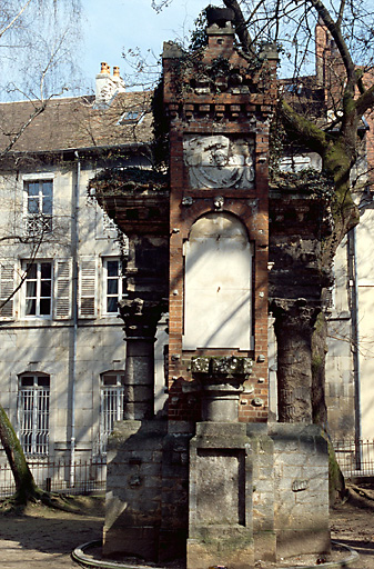 Montage de fragments gallo-romains