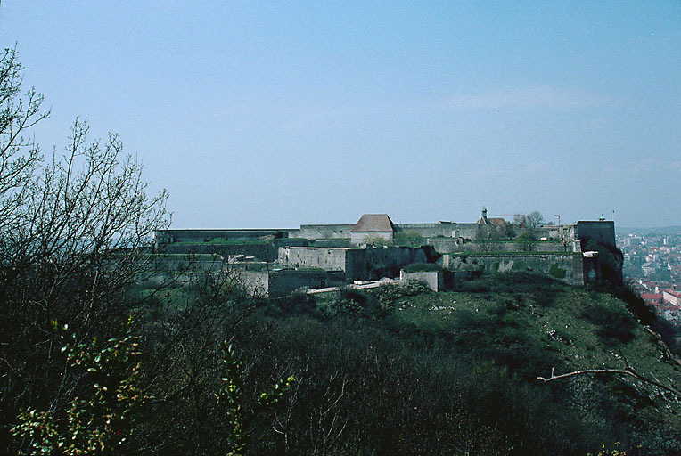 Front de secours vu depuis la lunette de Trois-Châtel au sud