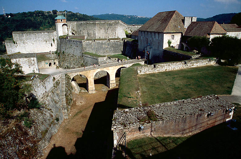 Citadelle et enceinte urbaine