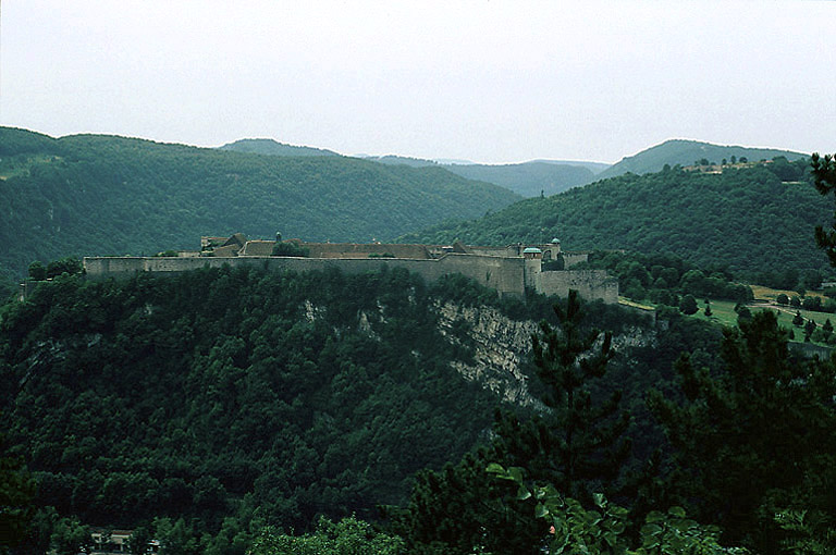 Glacis : flanc est vu depuis le fort de Bregille