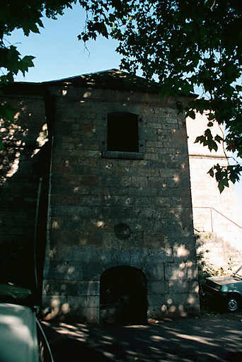 Corps de bâtiment à la gorge