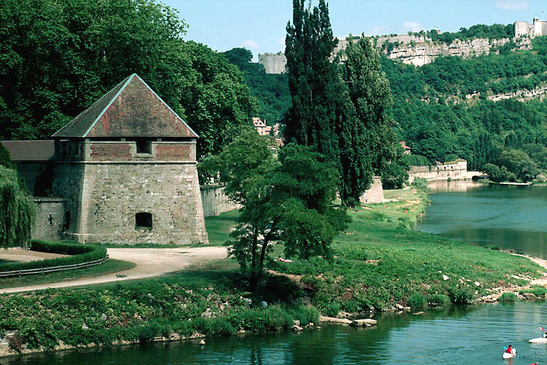 Vue depuis la rive droite au nord