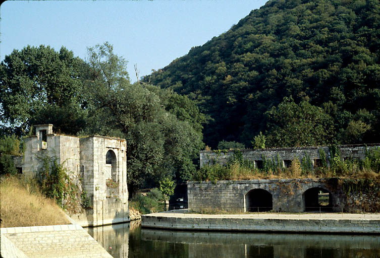 Vus depuis le bassin à l'est