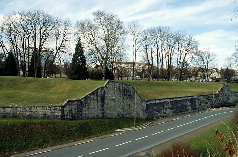 Lunette de Charmont au nord ; vue depuis le bastion nord du fort