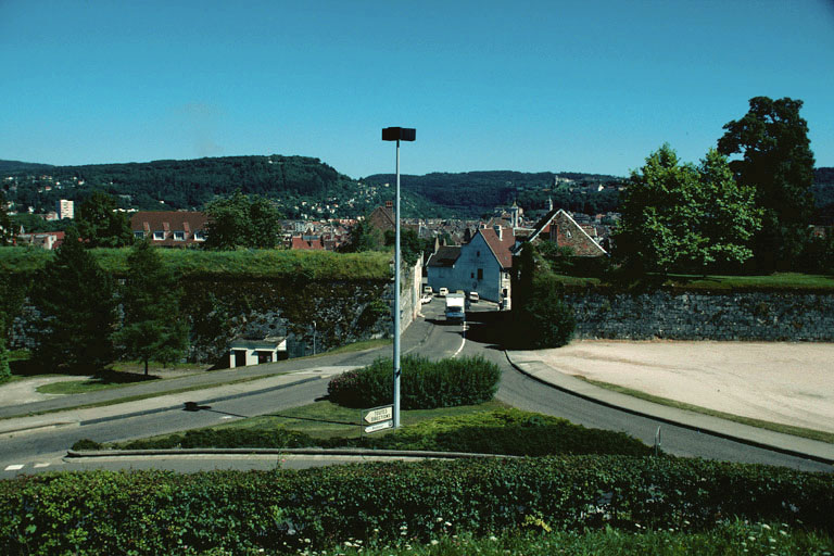 Emplacement de l'ancienne porte de Charmont