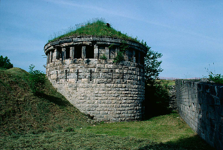 Tour-réduit de l'ancienne lunette d'Arçon