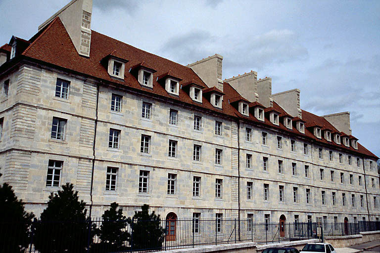 Pavillon de Bregille (sud) : façade sur rue