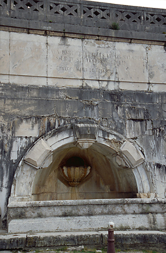 Elévation nord : fontaine