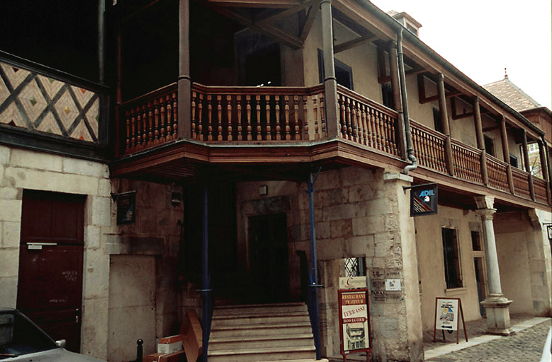 Cour intérieur : pavillon ouest