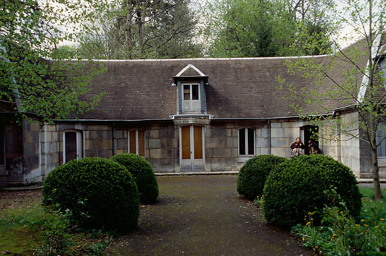 Commums : fond de la cour