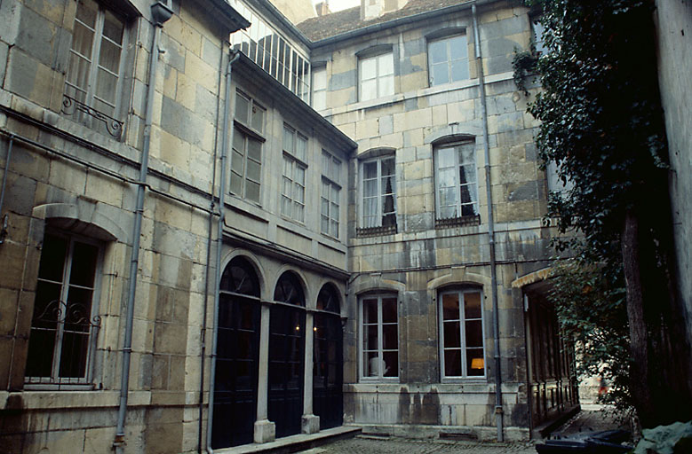 Façades sur cour